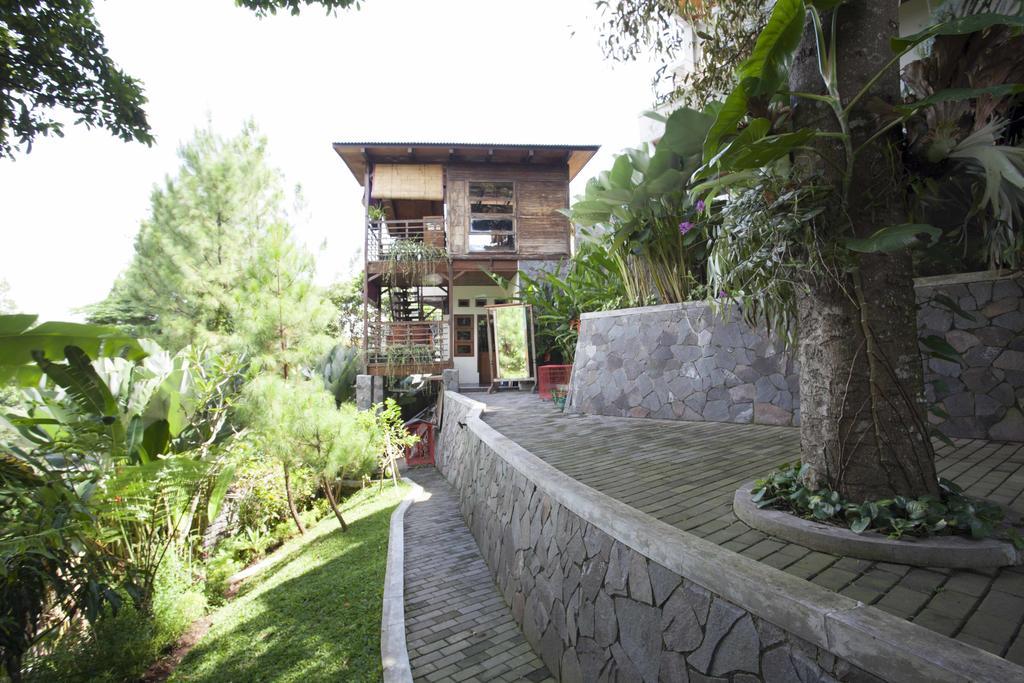 Casa De Apple Hotel Bandung Exterior photo